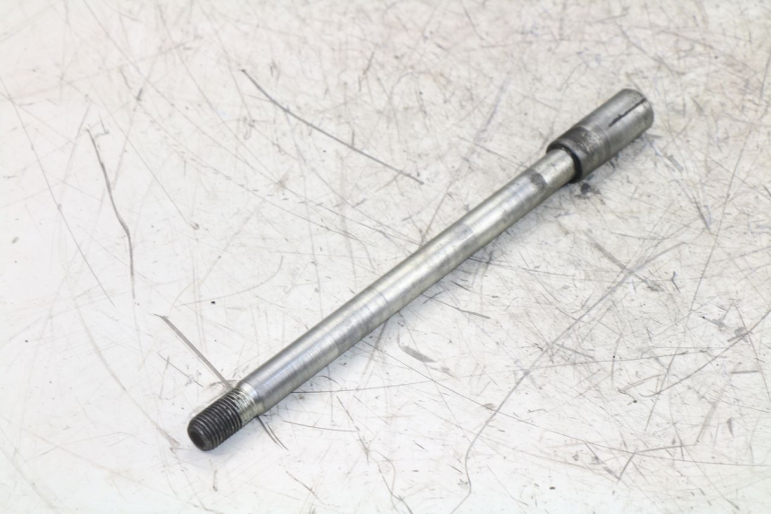 photo de FRONT WHEEL AXLE YAMAHA YP MAJESTY ABS 400 (2007 - 2009) - Component detail