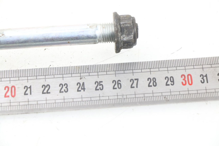 photo de FRONT WHEEL AXLE YAMAHA YP MAJESTY 125 (2007 - 2010)