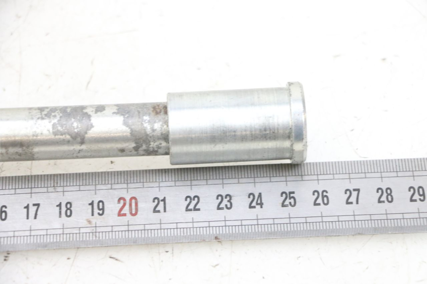 photo de FRONT WHEEL AXLE KAWASAKI ZR 7 750 (1999 - 2001) - Component detail