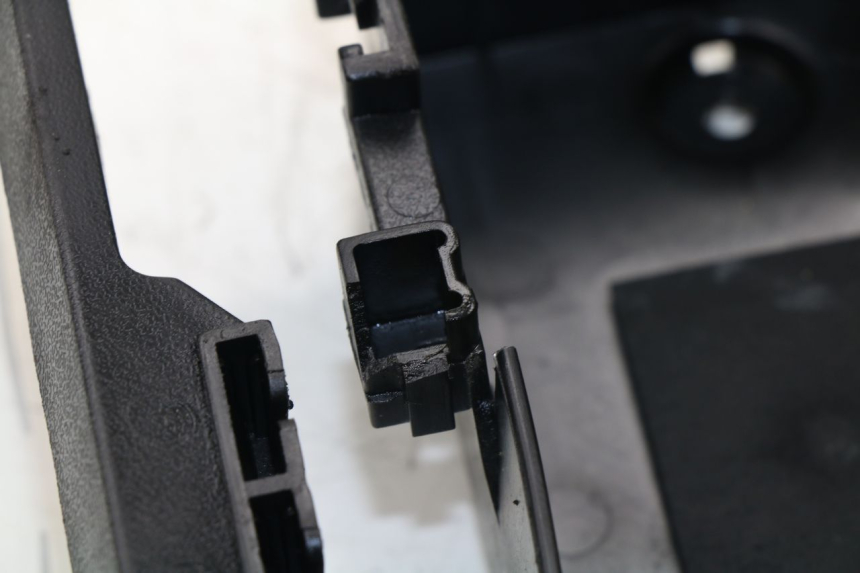 photo de BATTERY TRAY DAELIM S3 125 (2010 - 2017)