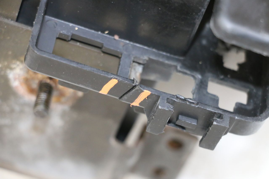 photo de BATTERY BOX HONDA VT C2 SHADOW 750 (1997 - 2001)
