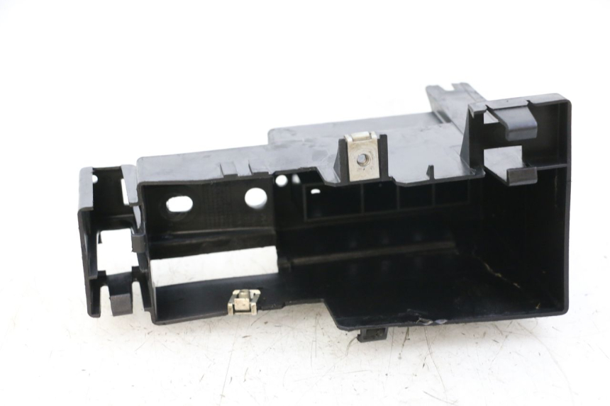 photo de BATTERY BOX PEUGEOT TREKKER TKR 50 (2005 - 2014)