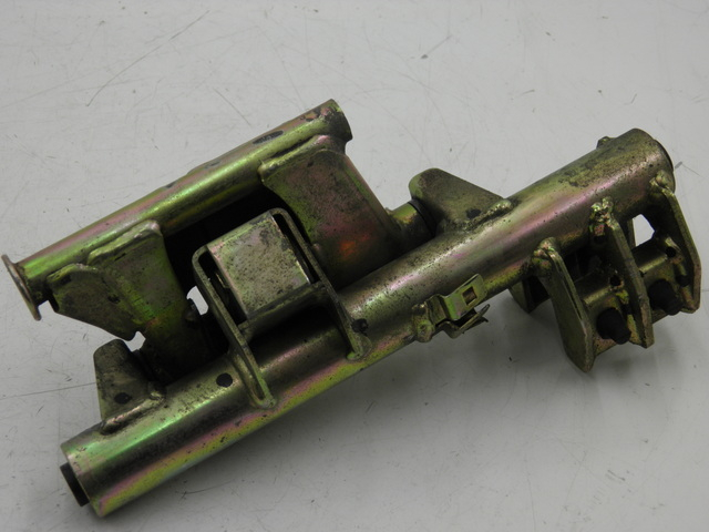 photo de ENGINE MOUNT HONDA FES PANTHEON 2T 125 (1998 - 2002) - Component detail