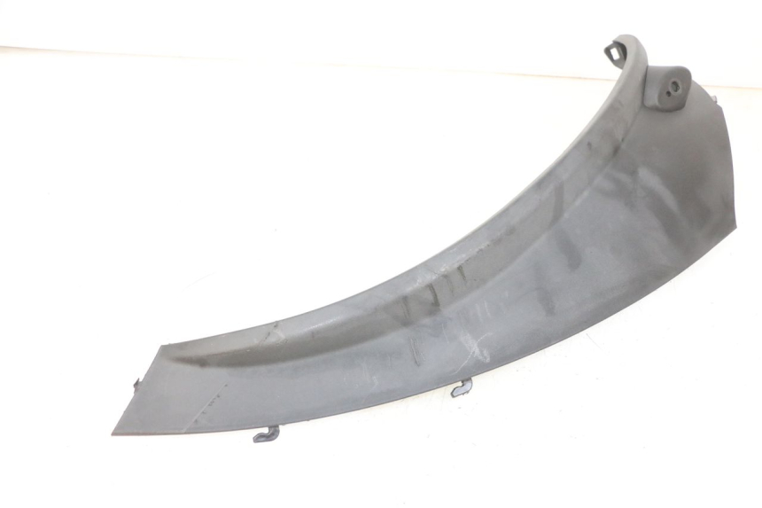 photo de REAR RIGHT BELLY PANEL PIAGGIO MP3 RL 250 (2007 - 2010) - Fixing points details
