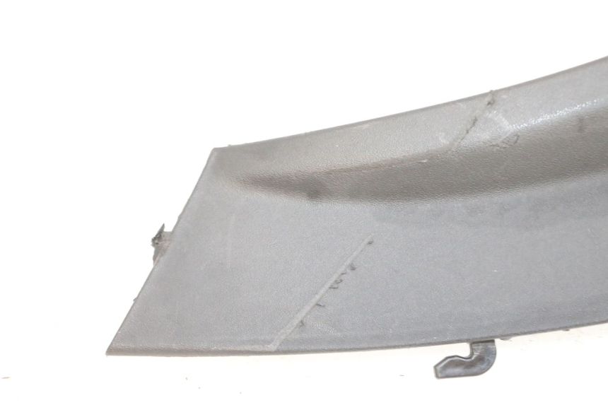 photo de REAR RIGHT BELLY PANEL PIAGGIO MP3 RL 250 (2007 - 2010) - Surface and material condition