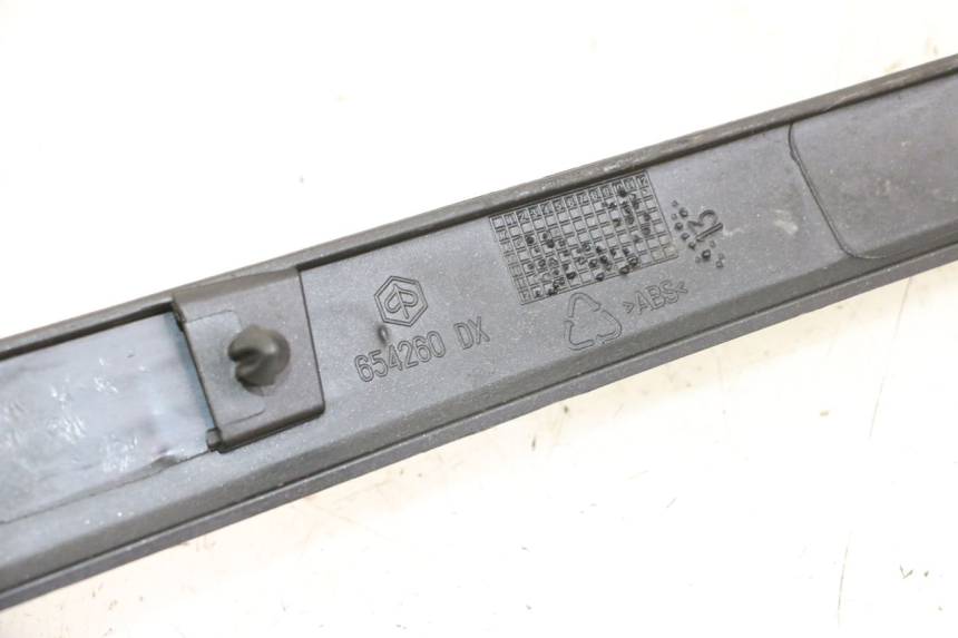 photo de RIGHT REAR LOWER FAIRING PIAGGIO VESPA S 2T 50 (2007 - 2014)