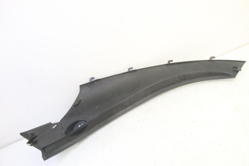 photo de REAR LEFT BELLY PANEL PIAGGIO MP3 RL 250 (2007 - 2010) - Technical close-up