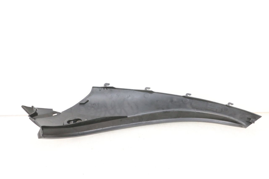 photo de REAR LEFT BELLY PANEL PIAGGIO MP3 RL 250 (2007 - 2010) - Zoom on usage condition