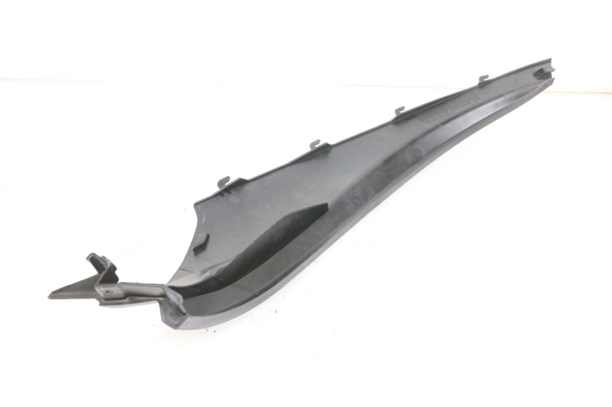 photo de REAR LEFT BELLY PANEL PIAGGIO MP3 RL 250 (2007 - 2010) - Fixing points details