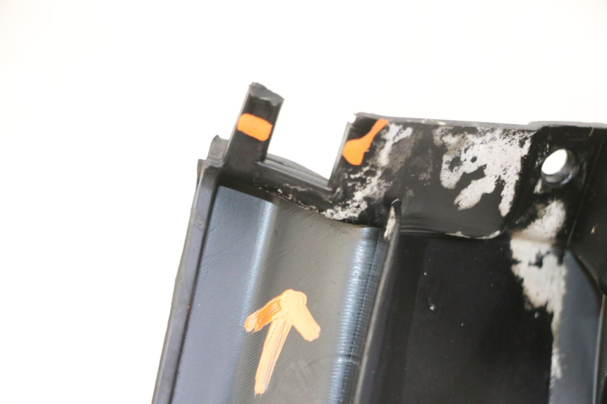 photo de LEFT REAR LOWER BODY PANEL PIAGGIO MP3 LT 400 (2007 - 2012)