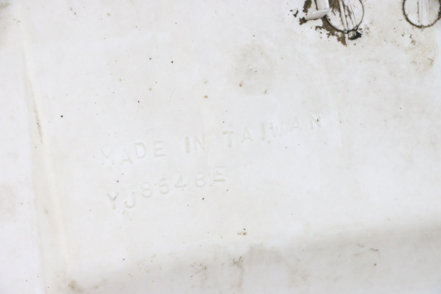 photo de LOWER PART OF THE BODY MBK BOOSTER SPIRIT NAKED 50 (2004 - 2017) - Zoom on usage condition