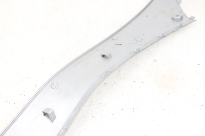 photo de RIGHT BELLY PANEL MBK FLAME X 125 (2007 - 2016) - Fixing points details