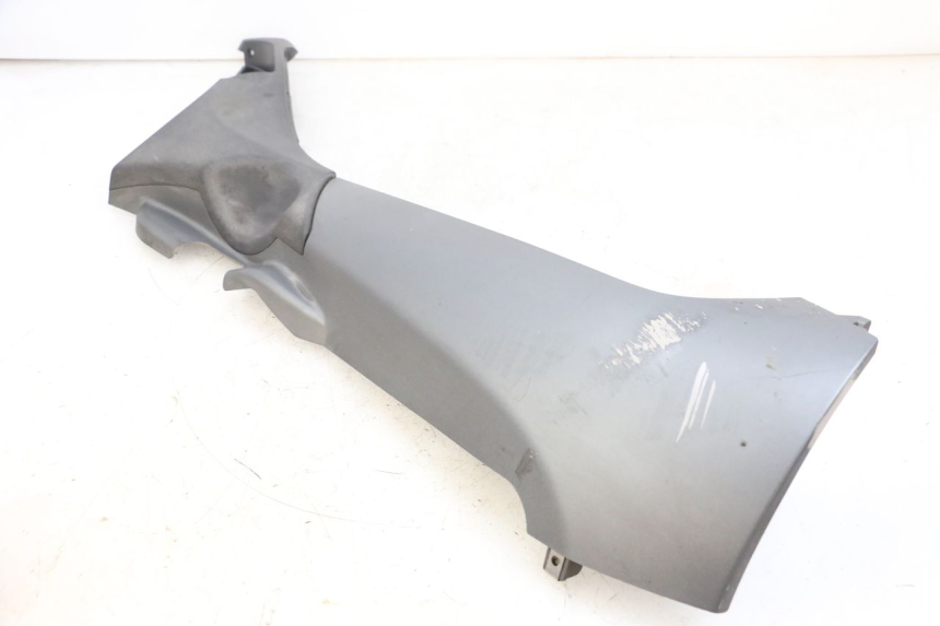 photo de RIGHT BELLY PANEL PIAGGIO MP3 500 (2016 - 2018) - Fixing points details