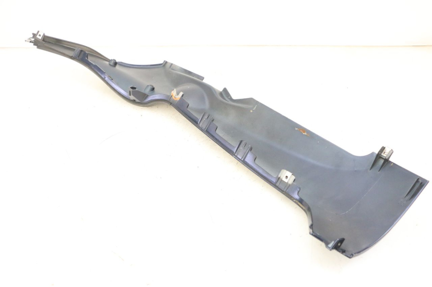 photo de RIGHT BELLY PANEL PIAGGIO MP3 RL 250 (2007 - 2010) - Technical close-up