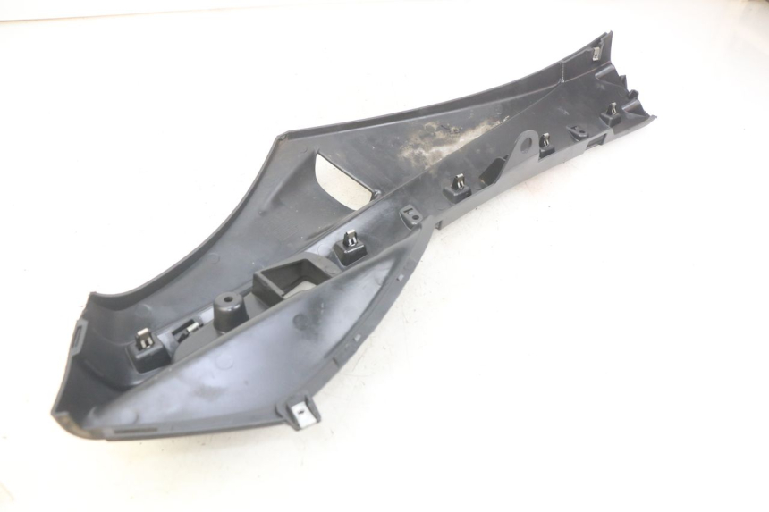 photo de RIGHT LOWER SIDE PANEL PIAGGIO FLY 4T 50 (2013 - 2017)