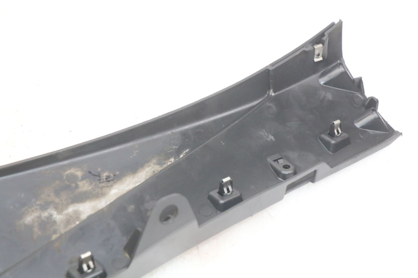 photo de RIGHT LOWER SIDE PANEL PIAGGIO FLY 4T 50 (2013 - 2017)