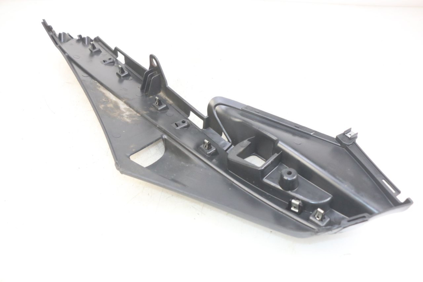 photo de RIGHT LOWER SIDE PANEL PIAGGIO FLY 4T 50 (2013 - 2017)
