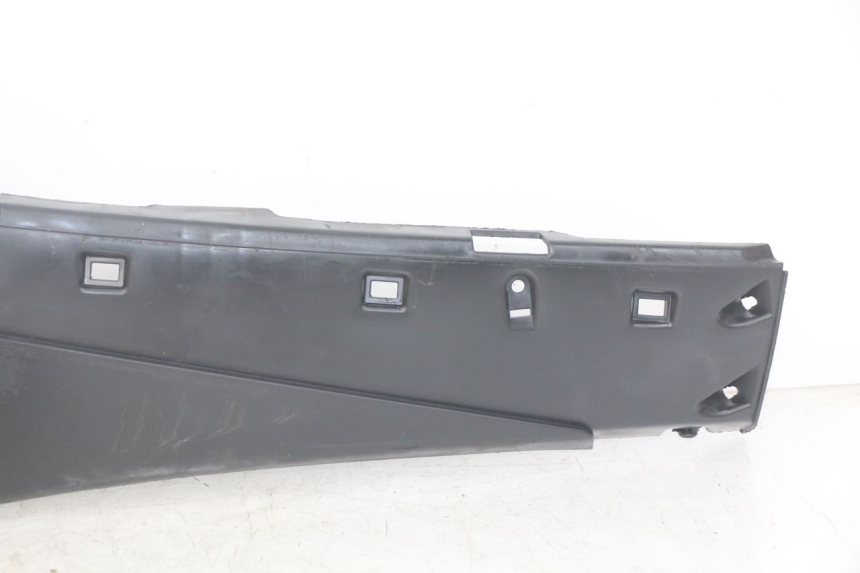 photo de RIGHT LOWER SIDE PANEL PIAGGIO FLY 4T 50 (2013 - 2017)
