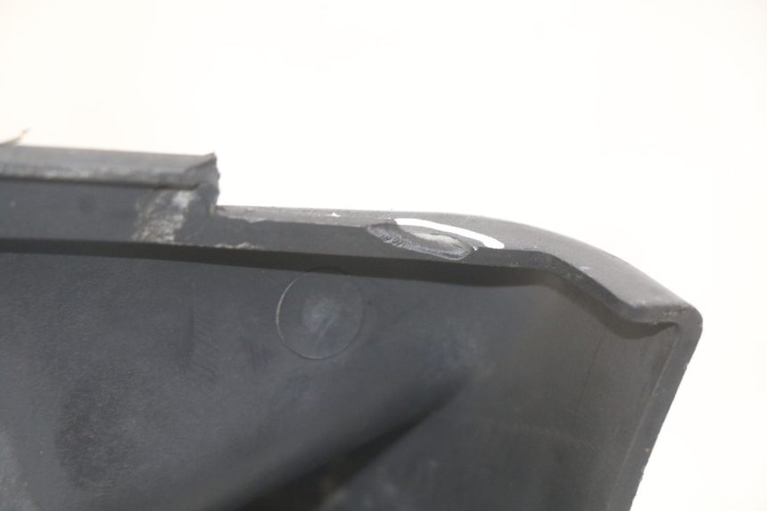 photo de RIGHT LOWER SIDE PANEL PIAGGIO FLY 4T 50 (2013 - 2017)