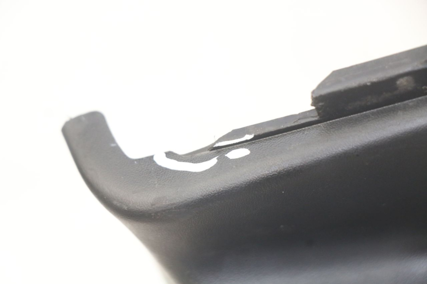photo de RIGHT LOWER SIDE PANEL PIAGGIO FLY 4T 50 (2013 - 2017)