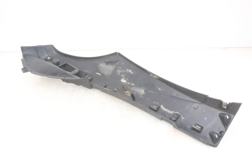 photo de RIGHT LOWER SIDE PANEL PIAGGIO FLY 4T 50 (2013 - 2017)