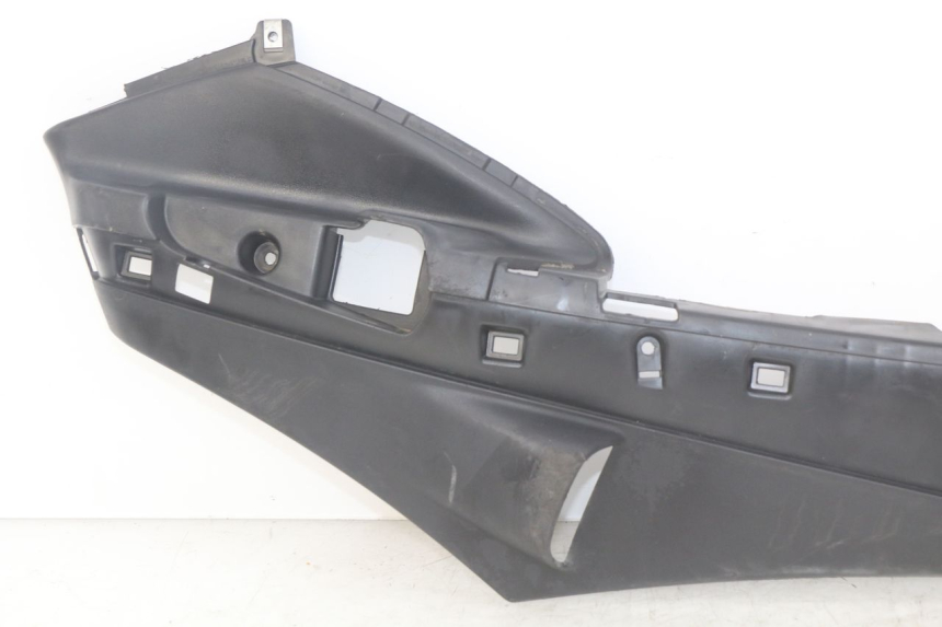 photo de RIGHT LOWER SIDE PANEL PIAGGIO FLY 4T 50 (2013 - 2017)
