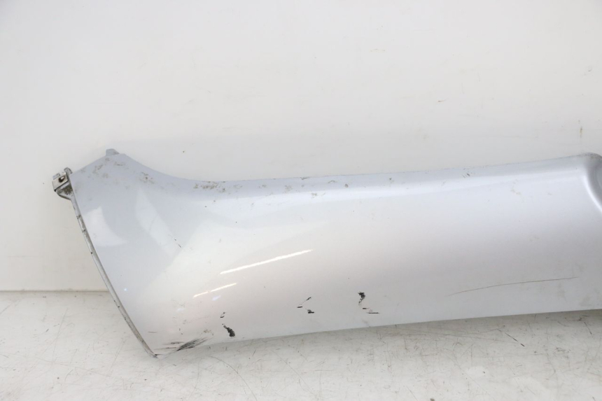 photo de RIGHT LOWER SIDE PANEL PIAGGIO X8 125 (2004 - 2007)