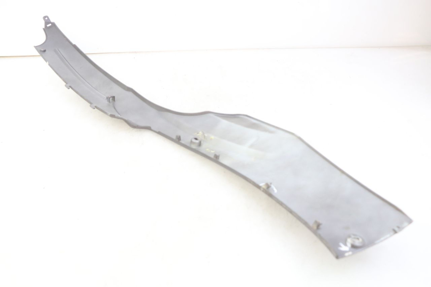 photo de RIGHT LOWER SIDE PANEL PEUGEOT V-CLIC VCLIC 50 (2007 - 2013) - Distinctive features