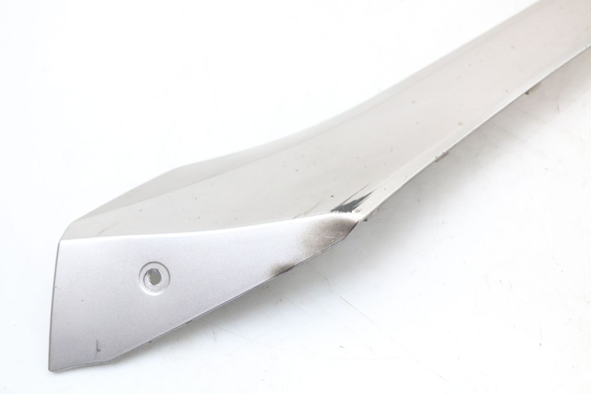 photo de RIGHT LOWER SIDE PANEL YAMAHA XMAX X-MAX ABS 125 (2017 - 2020)