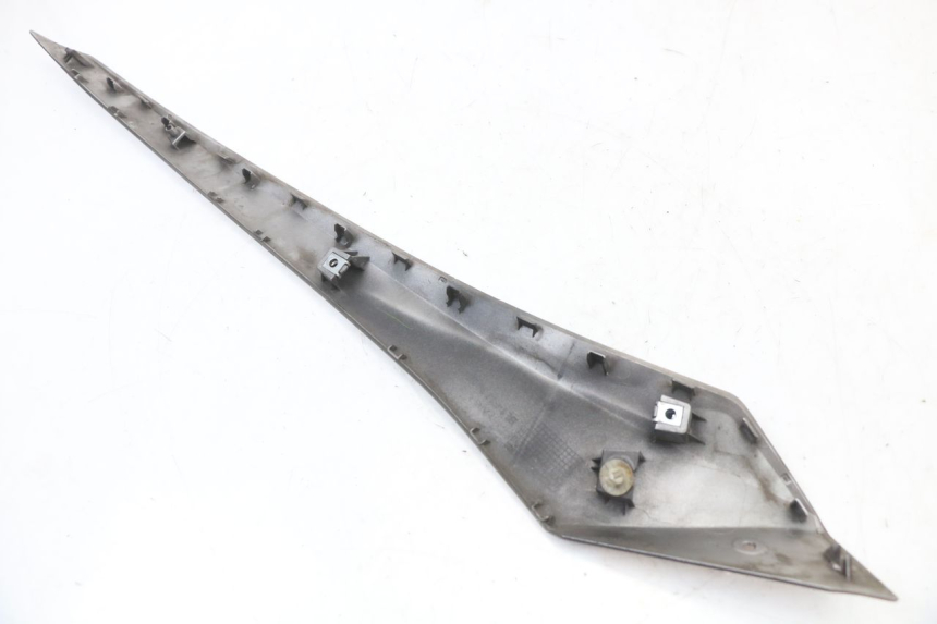 photo de RIGHT LOWER SIDE PANEL YAMAHA XMAX X-MAX ABS 125 (2017 - 2020)