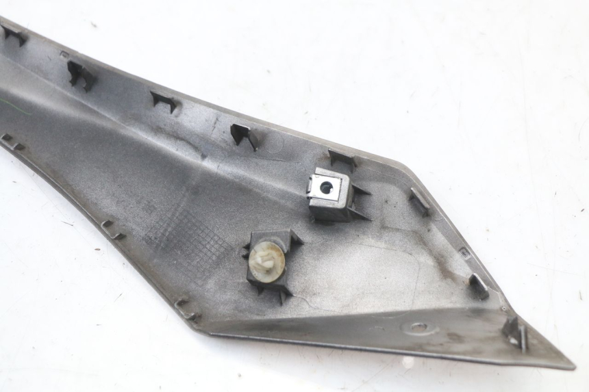 photo de RIGHT LOWER SIDE PANEL YAMAHA XMAX X-MAX ABS 125 (2017 - 2020)