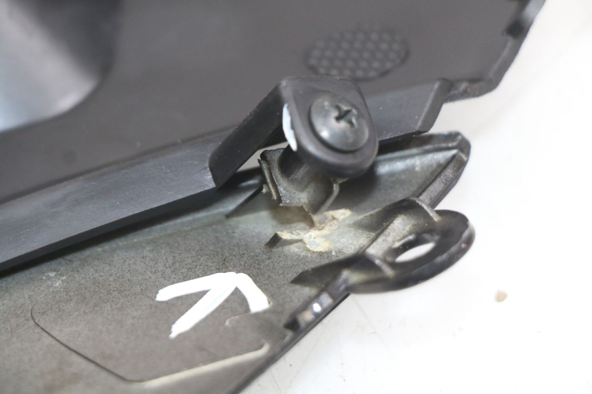 photo de LEFT LOWER FAIRING KYMCO AGILITY 16+ 4T 50 (2018 - 2023)