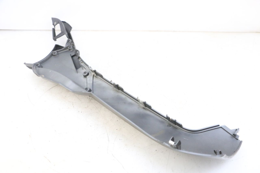 photo de LEFT BELLY PANEL PIAGGIO MP3 500 (2016 - 2018) - Technical close-up