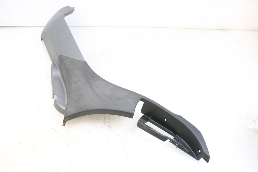 photo de LEFT BELLY PANEL PIAGGIO MP3 500 (2016 - 2018) - Fixing points details