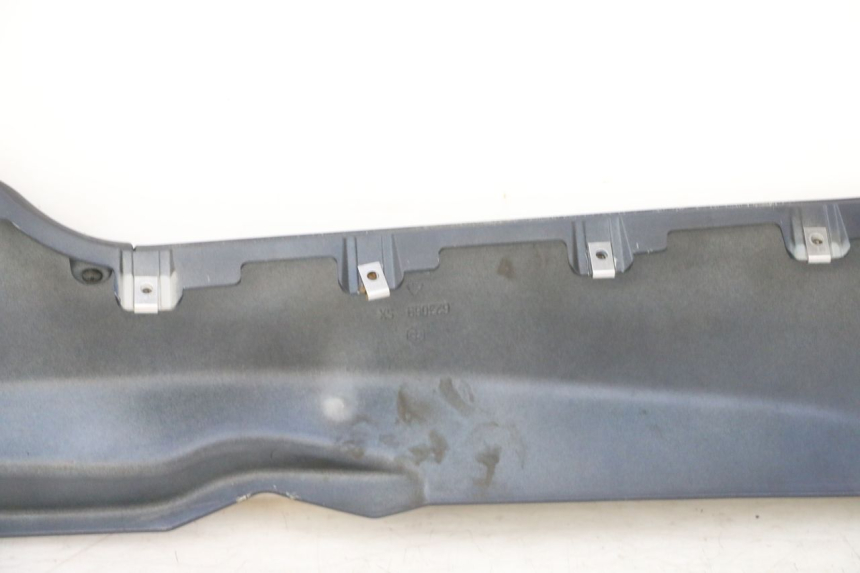 photo de LEFT BELLY PANEL PIAGGIO MP3 RL 250 (2007 - 2010) - Technical close-up