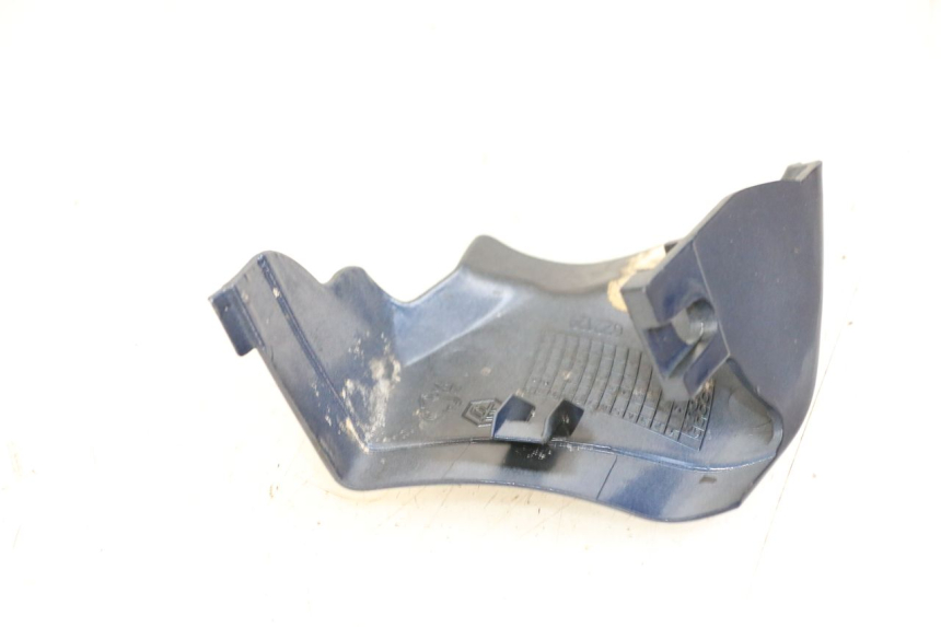 photo de Left side lower body shell PIAGGIO VESPA LX 125 (2005 - 2010)