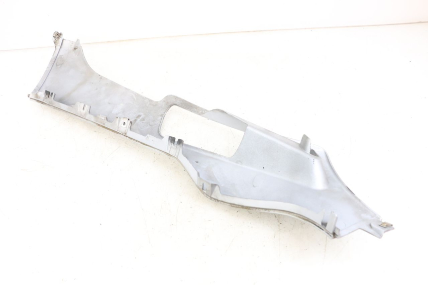 photo de LEFT LOWER FAIRING PIAGGIO X8 125 (2004 - 2007)