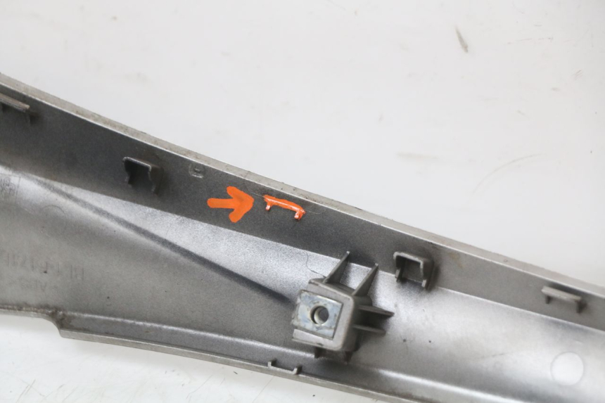 photo de LEFT LOWER FAIRING YAMAHA XMAX X-MAX ABS 125 (2017 - 2020)