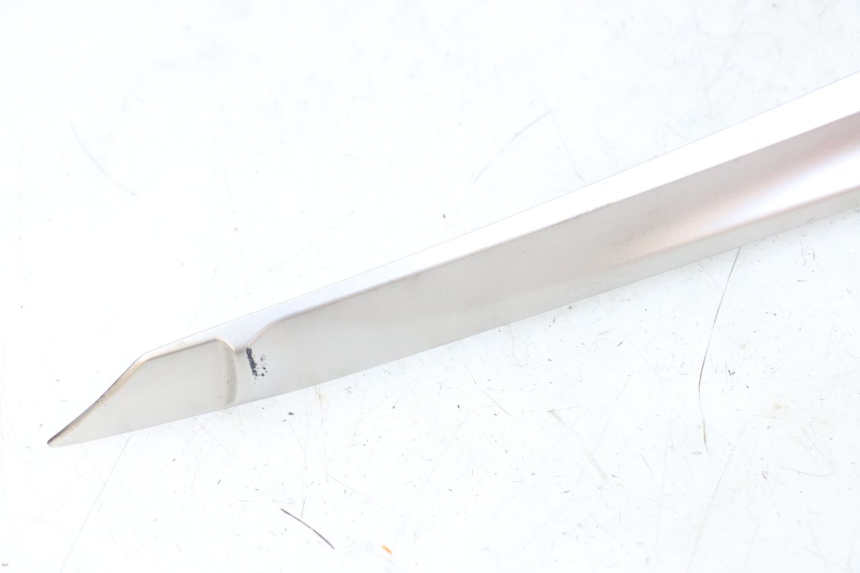 photo de LEFT LOWER FAIRING YAMAHA XMAX X-MAX ABS 125 (2017 - 2020) - Surface and material condition