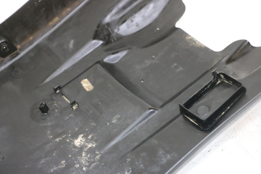 photo de LOWER PART OF THE BODY MBK BOOSTER SPIRIT NAKED 50 (2004 - 2017)