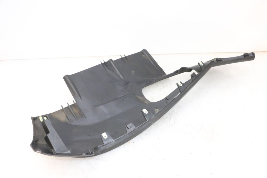 photo de BELLY PANEL PEUGEOT SATELIS 125 (2013 - 2018) - Fixing points details