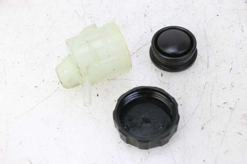 photo de BRAKE FLUID JAR YAMAHA FJR ABS 1300 (2006 - 2012)