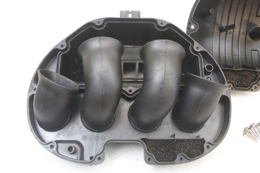 photo de AIR BOX SUZUKI GSR 750 (2011 - 2017) - Fixing points details