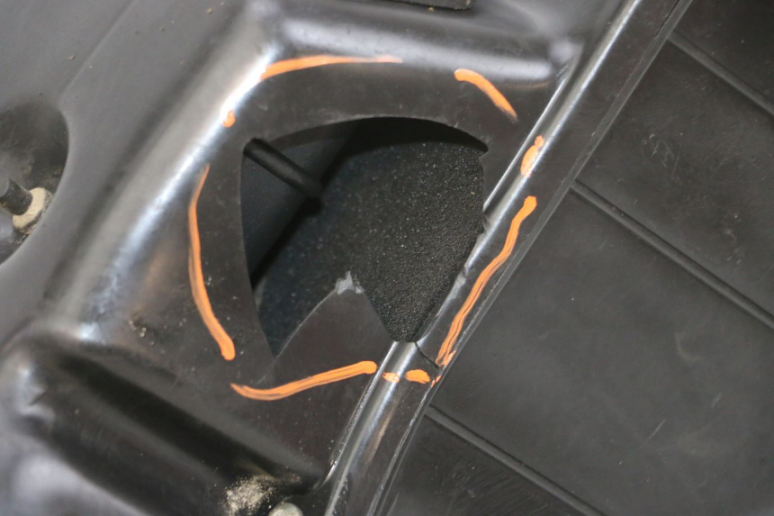 photo de AIR BOX YAMAHA TZR 50 (2008 - 2016) - Fixing points details