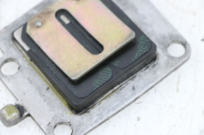 photo de INTAKE VALVE MBK BOOSTER SPIRIT NAKED 50 (2004 - 2017) - Zoom on usage condition