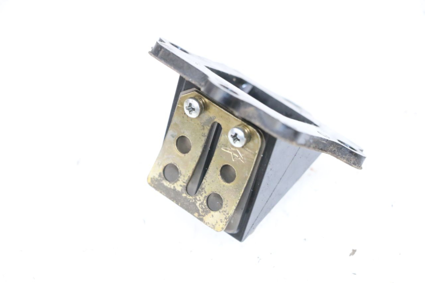 photo de INTAKE VALVE YAMAHA NEO'S NEOS 2T 50 (1998 - 2007) - Alternative perspective