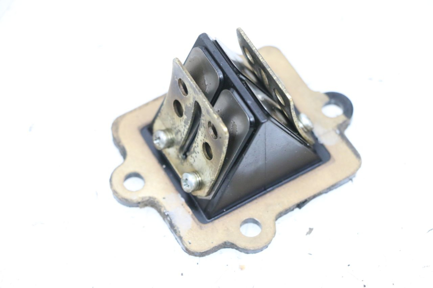 photo de INTAKE VALVE YAMAHA NEO'S NEOS 2T 50 (1998 - 2007) - Technical close-up