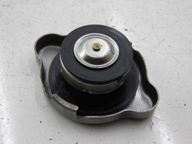 photo de RADIATOR CAP HONDA FES PANTHEON 125 (2003 - 2007)