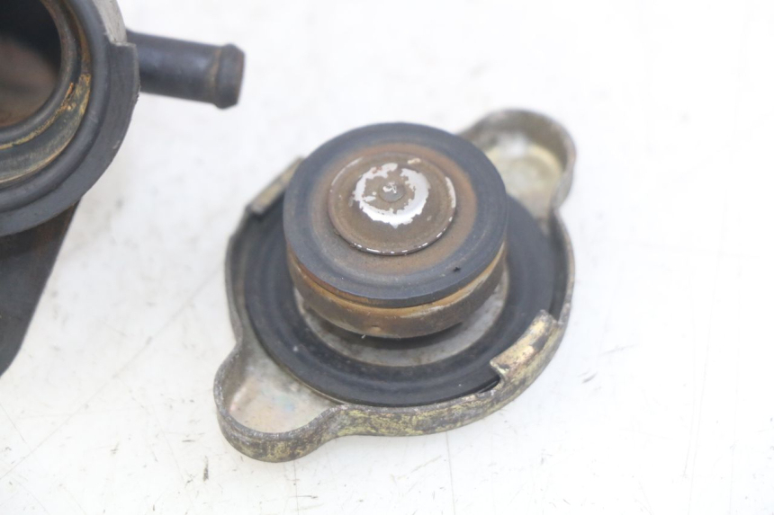 photo de RADIATOR CAP HONDA FES PANTHEON 2T 125 (1998 - 2002)