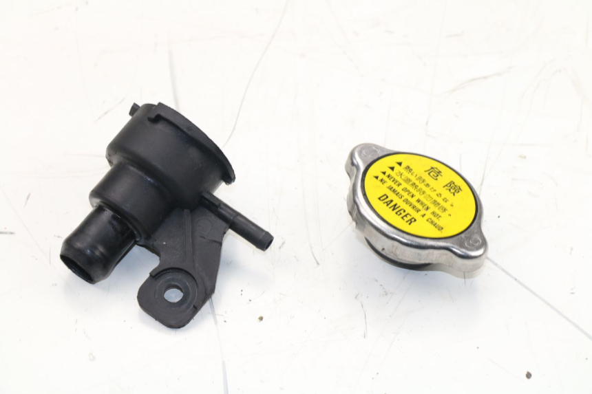 photo de RADIATOR CAP KAWASAKI J300 300 (2014 - 2017)